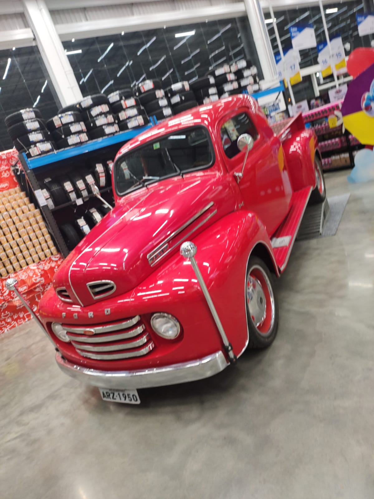 Atacadista faz sua primeira exposição de carros clássicos em Curitiba com  destaque para réplica da Hot Wheels - Bem Paraná